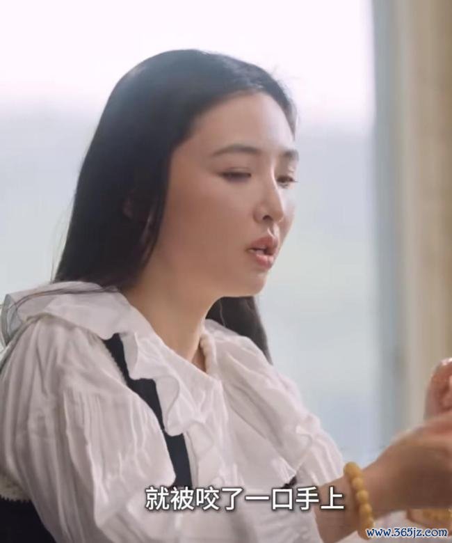 吴倩被爸爸打掉牙齿不敢吐出来 童年暗影挥之不去