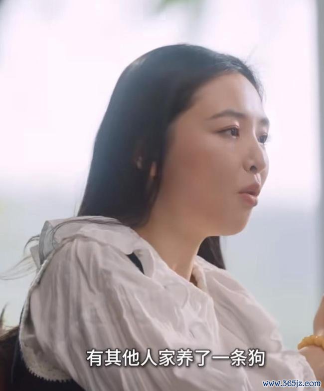 吴倩被爸爸打掉牙齿不敢吐出来